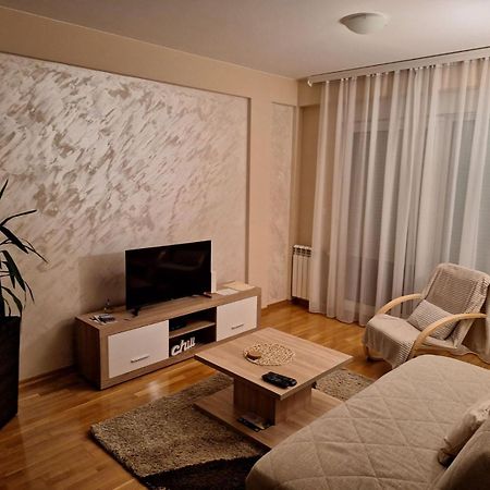 San Apartment Cacak Bagian luar foto