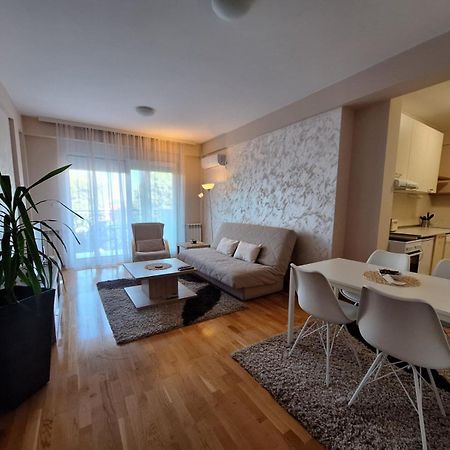 San Apartment Cacak Bagian luar foto