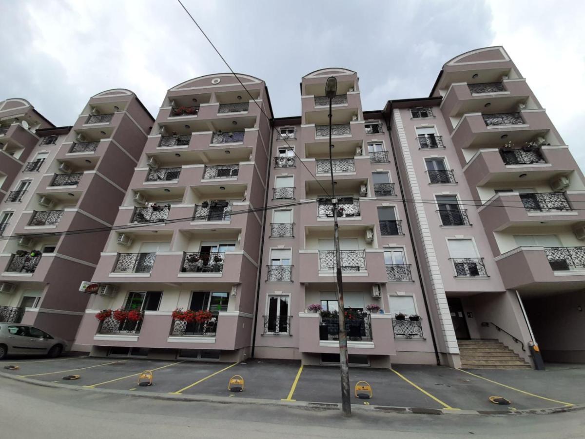 San Apartment Cacak Bagian luar foto