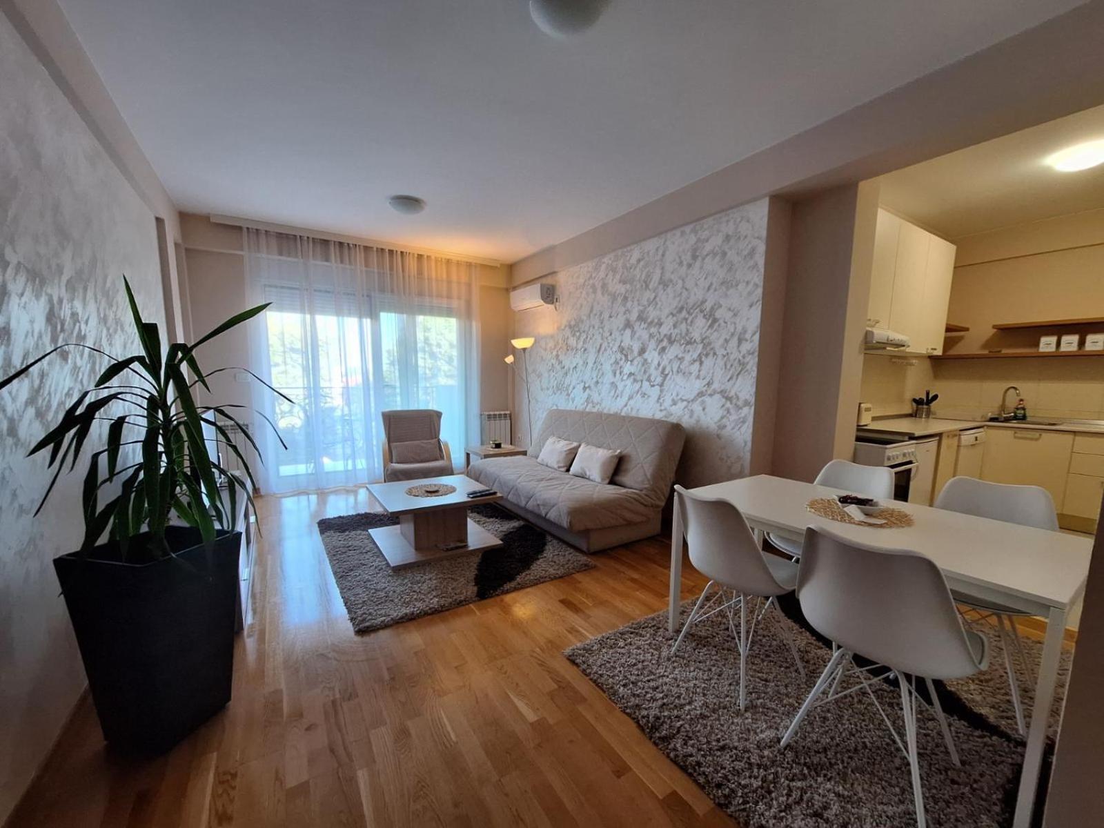 San Apartment Cacak Bagian luar foto