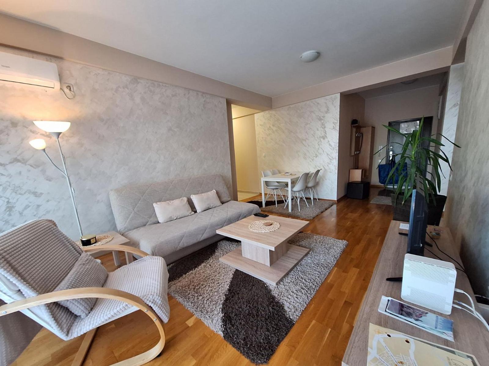 San Apartment Cacak Bagian luar foto