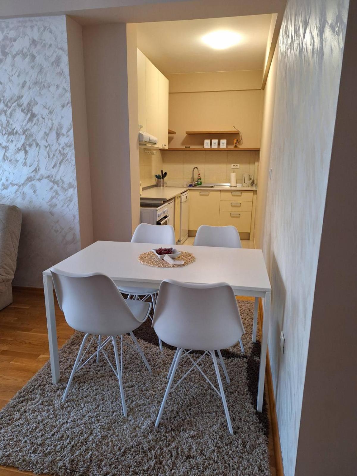 San Apartment Cacak Bagian luar foto