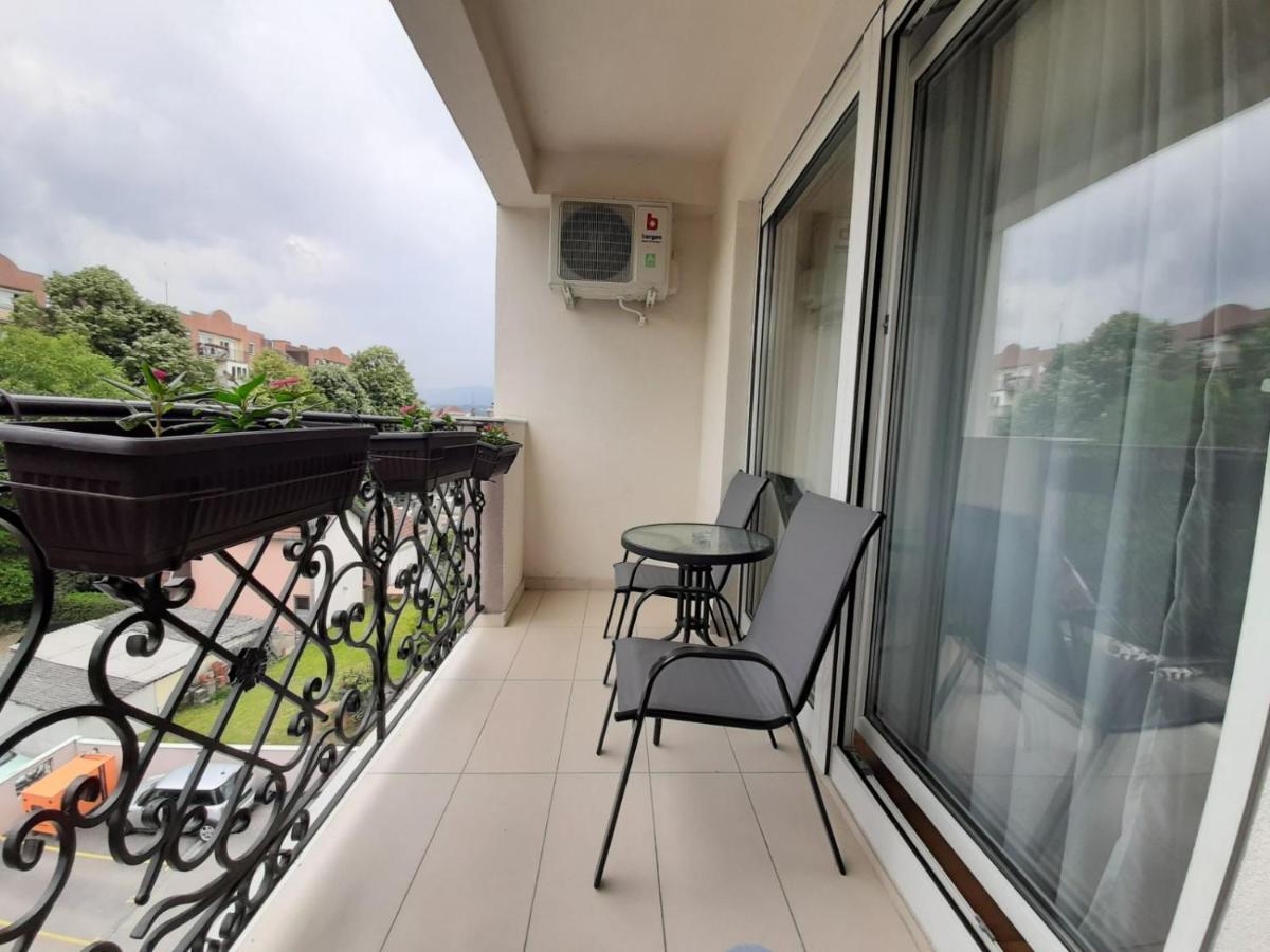 San Apartment Cacak Bagian luar foto
